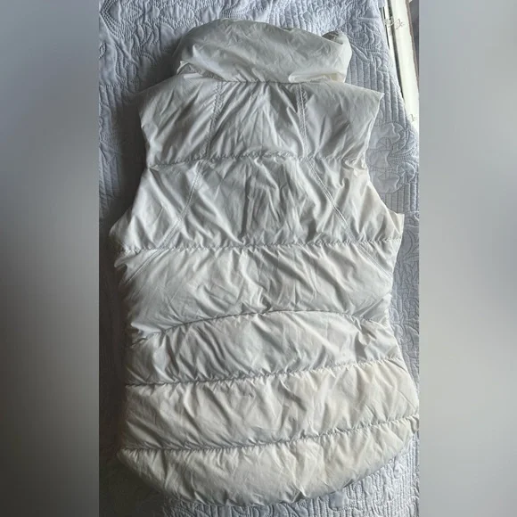 Athleta Cream Puffer Vest LARGE - Picture 5 of 11